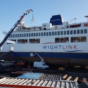 Grutage sur bateau à passagers