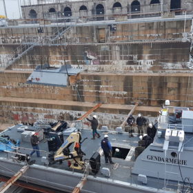 Remise en place roof sur bateau militaire